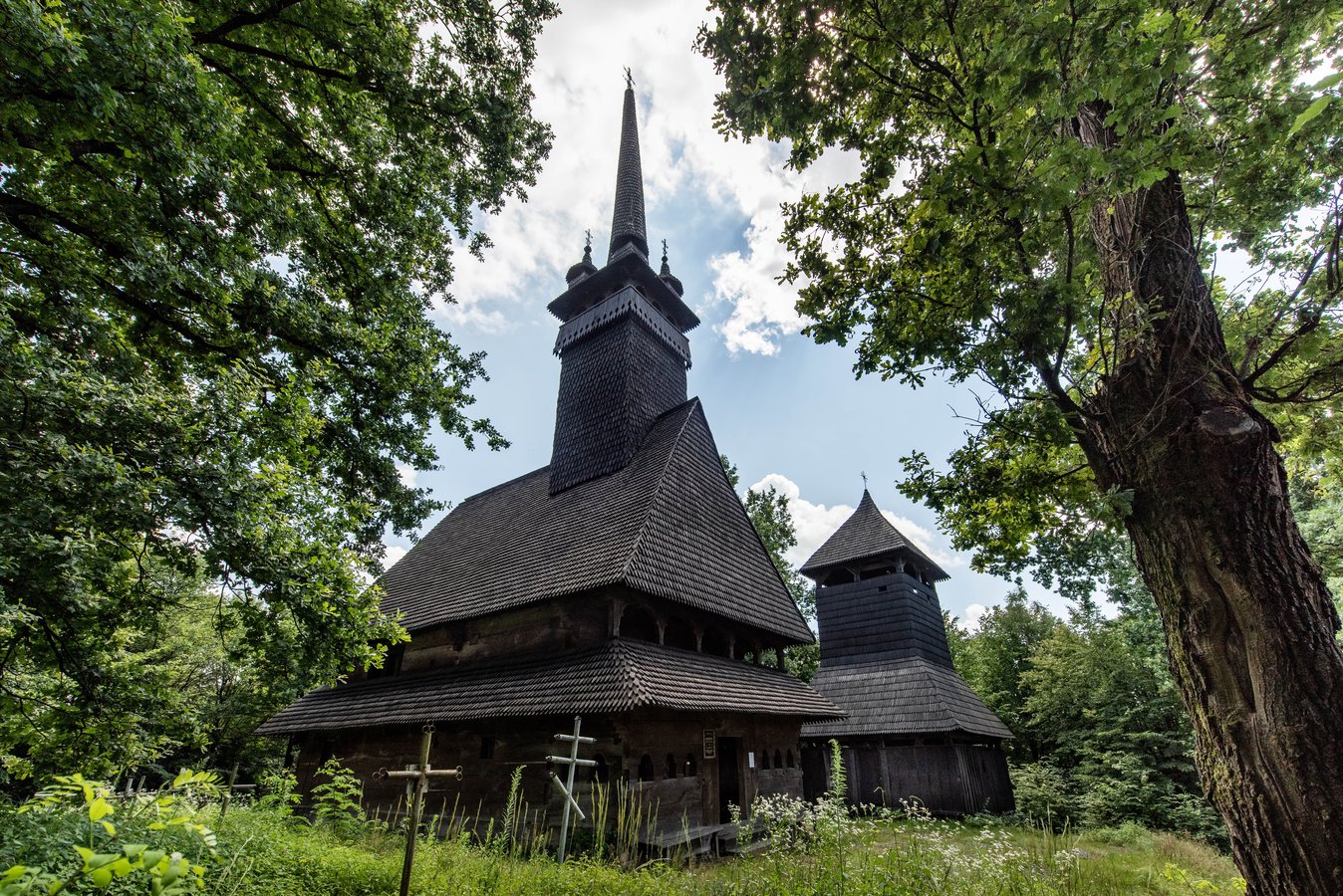 Храм у селі Данилово на Хустщині, збудований 1779 року, є яскравим взірцем так званої мармароської готики.jpg