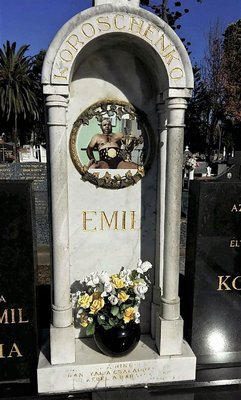 Надгробний пам'ятник на могилі Еміла Корошенка у Сіднеї sk.billiongraves.com