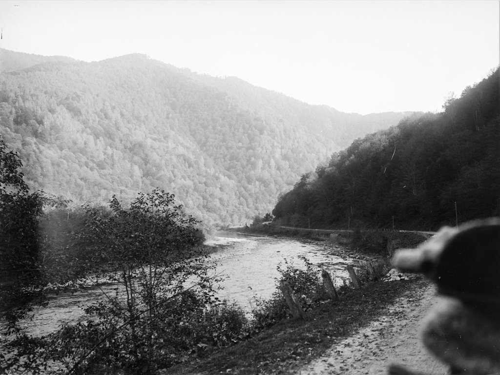Пейзаж з річкою (найімовірніше річка Ріка), знятий з карети під час вакацій Карпатами, 1901 рік. ÖNB Bildarchiv und Grafiksammlung