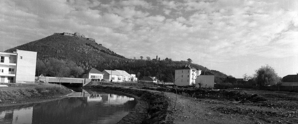Річка Хустець та руїни древнього замку у Хусті, 1939 р. Berkó Pál, 78504 Fortepan, Budapest