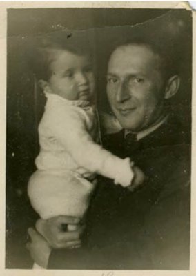 Роалд Гоффман з батьком, 1938 р. forumdaily.com.jpg