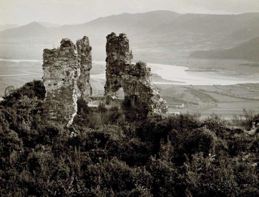 Руїни Хустського замку, 1937 р. Jaromír Funke. Archiv Miloslavy Rupešové
