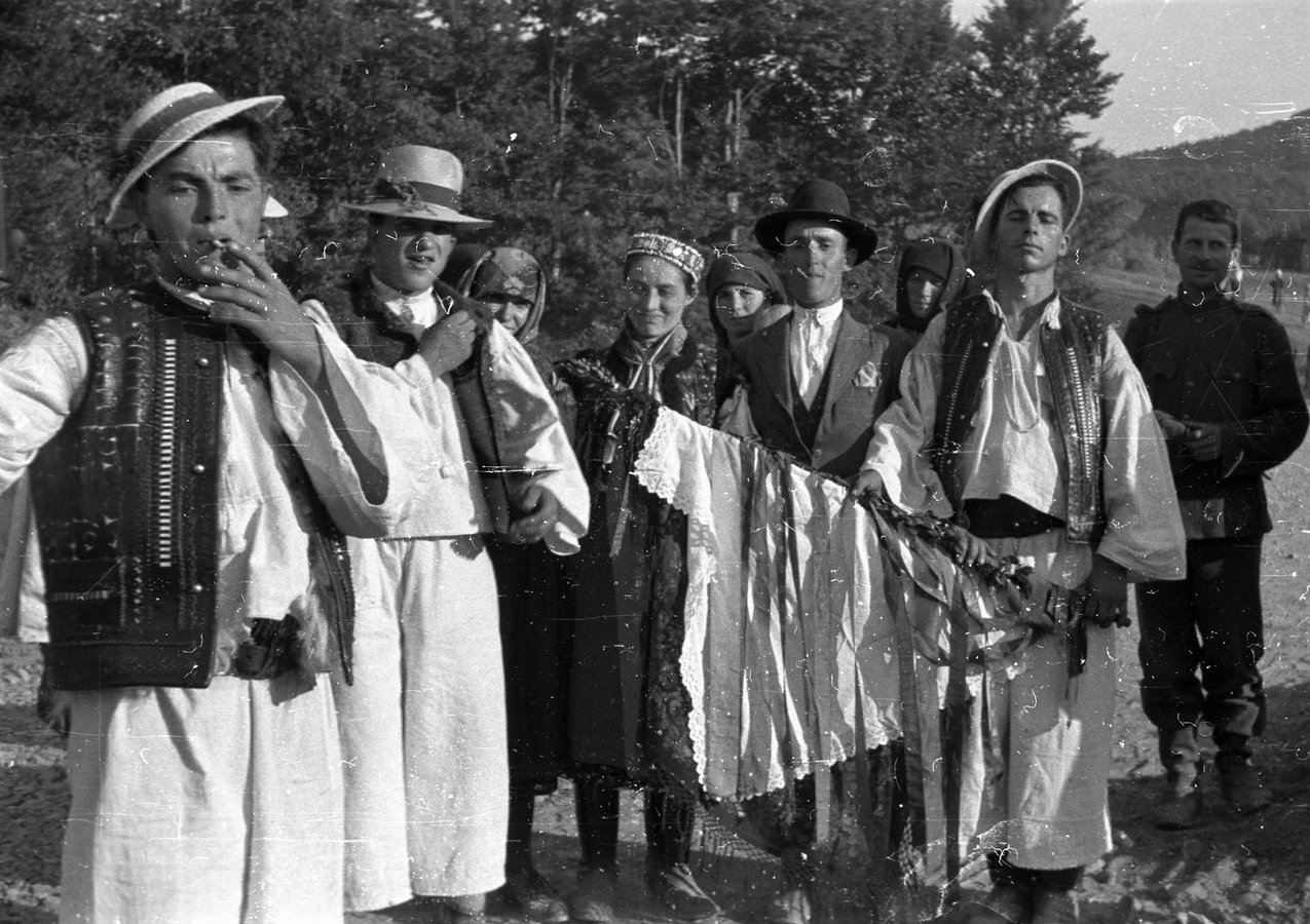 Весілля на Закарпатті, Тячівщина, 1939 рік. Фото Fortepan, Berkó Pál