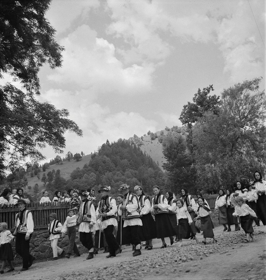 Весілля у с. Ясіня на Рахівщині, 1936 рік. Фото Фердинанд Бучина з архіву Томаша Расла