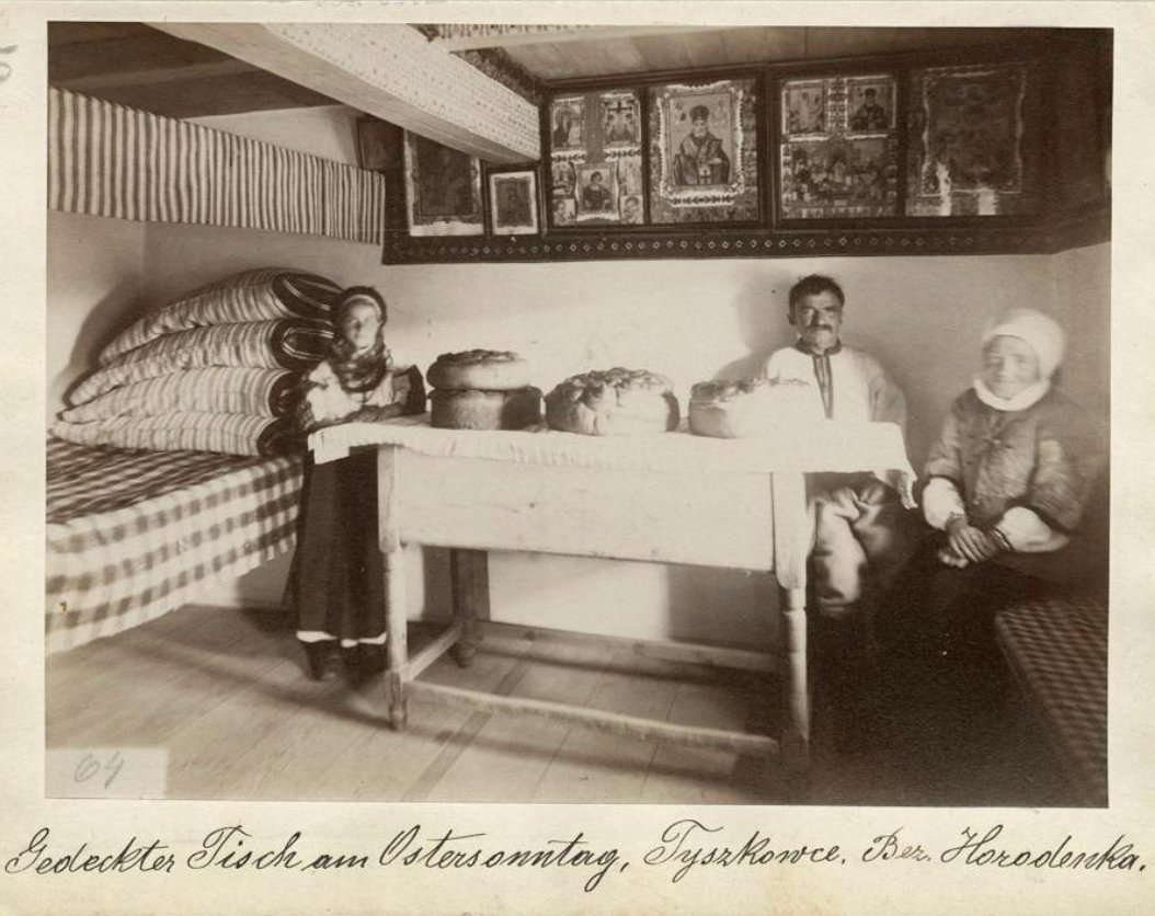 011_Тишківці_Шухевич_родина в хаті_1904_745_1894_08