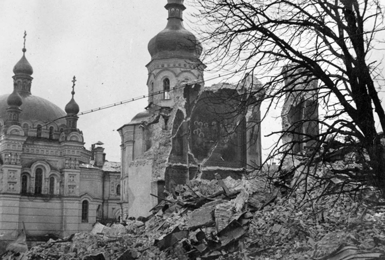Територія Печерського православного монастиря (Печерська Лавра), 1942 р. Фото Jankovich Ignác Fortepan