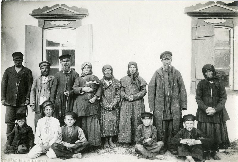 026_Група селян. 1909. Село Перещепине (Новомосковський повіт Катеринославської губернії_ тепер місто у Дніпропетровській обл.). Фототека РЕМ 3265–12._n