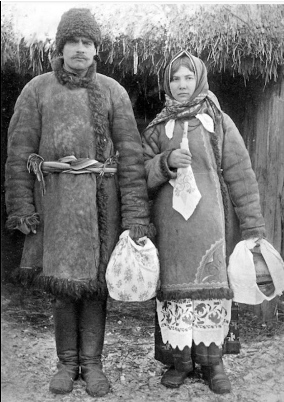 058_Чоловік  і жінка з хлібом та  свічкою -1
