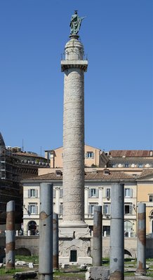 1200px-Trajan_column_(Rome)_September_2015-1