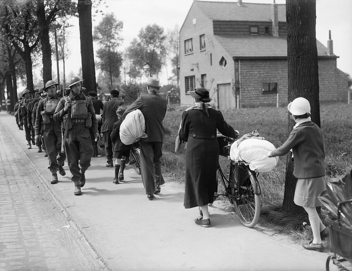1280px-The_British_Army_in_France_and_Belgium_1940_F4410