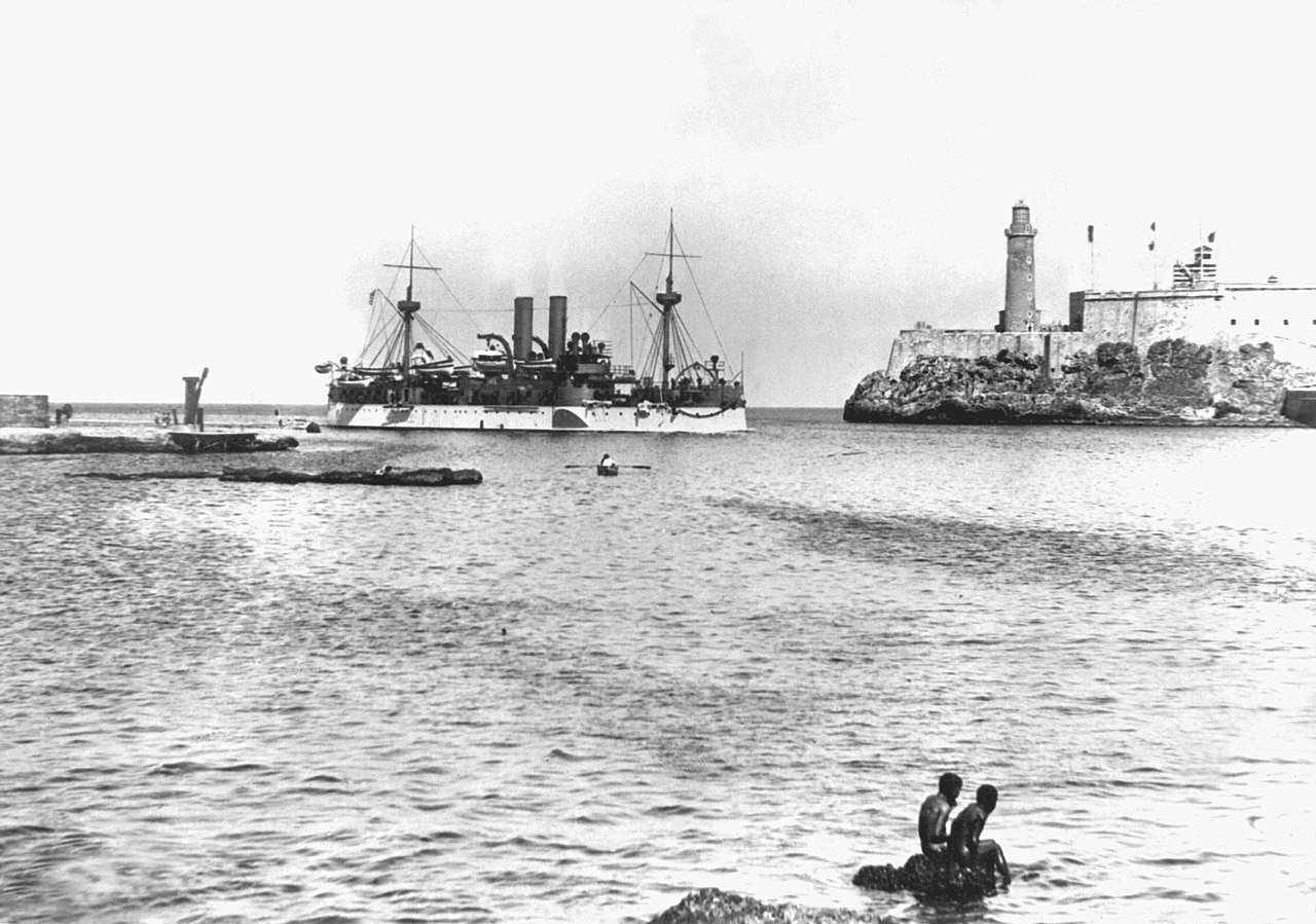 1280px-USS_Maine_entering_Havana_harbor_HD-SN-99-01929