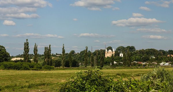 1280px-Вид_на_костел_Благовiщення_1630рік_смт.Клевань