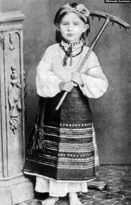 14_ЛІ_Лариса Косач у волинському народному вбранні. 1878 чи 1879 років-1