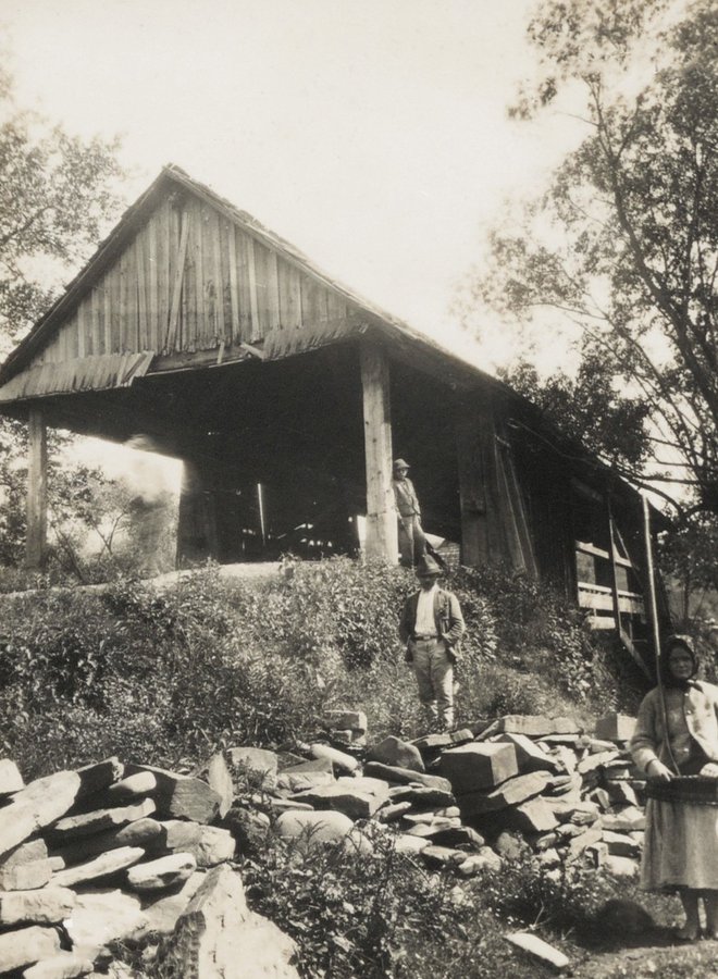 Критий дерев’яний міст у селі Люта, 1920-ті рр. Фото Богуміла Вавроушека FBV_P_11871 A AV ?R, fond Fotosb?rka Bohumila Vavrou?ka