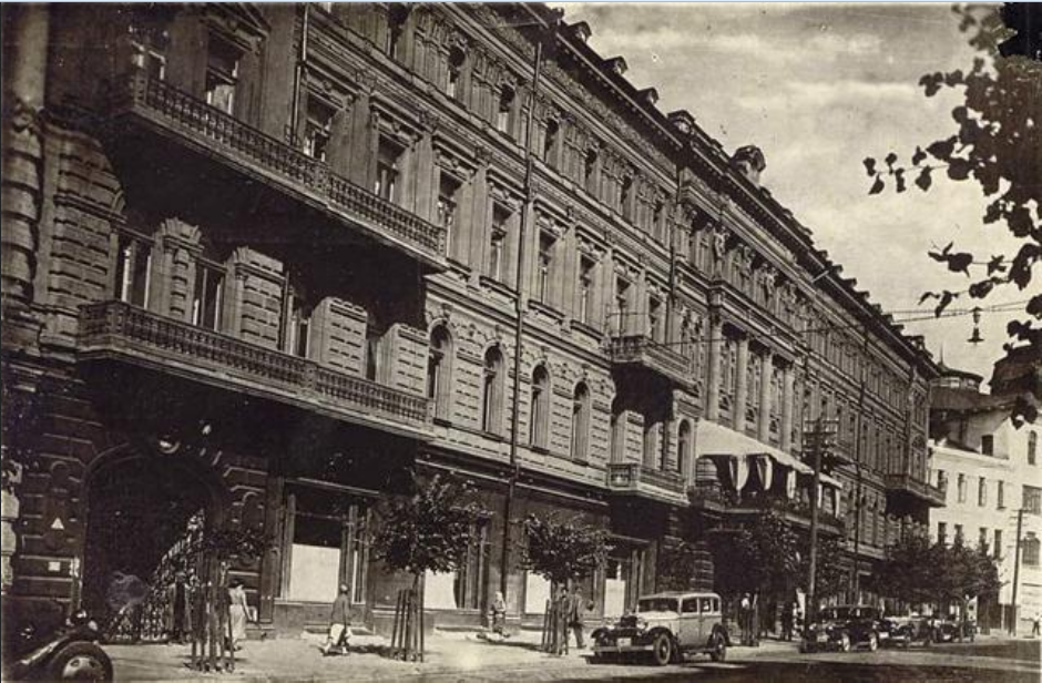 1940-год.-Гостиница-Континенталь-на-улице-Городецкого-Карла-Маркса (1)