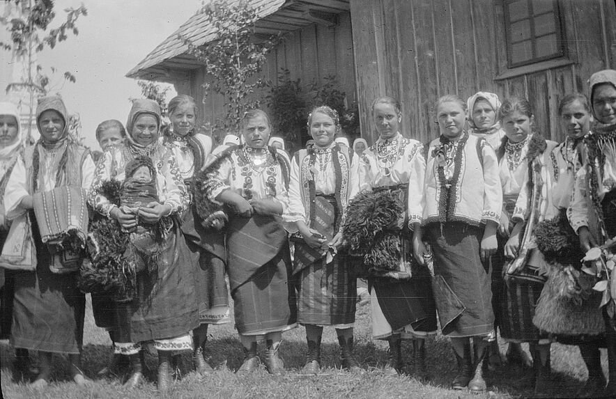 35_Ukrainiennes de Kuçzuriù Malej. Bukovine 1932 PF0034761
