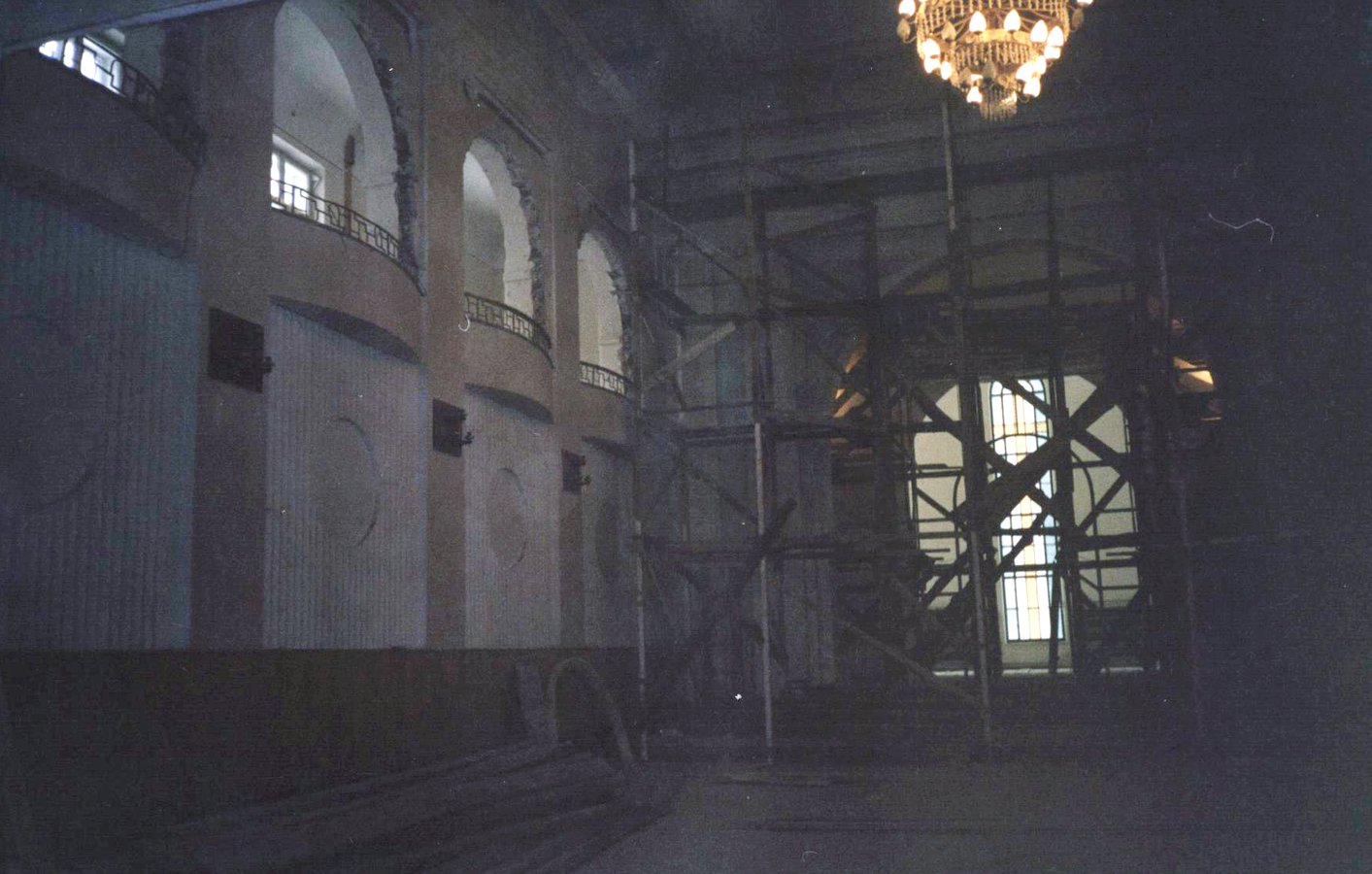 4. Ремонтні роботи в храмі. Світлина початку 2000-их років