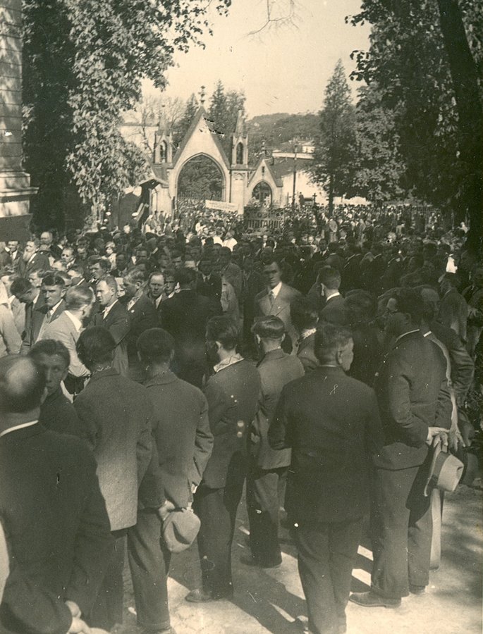40 ор. Відкриття памятника І.Франка.