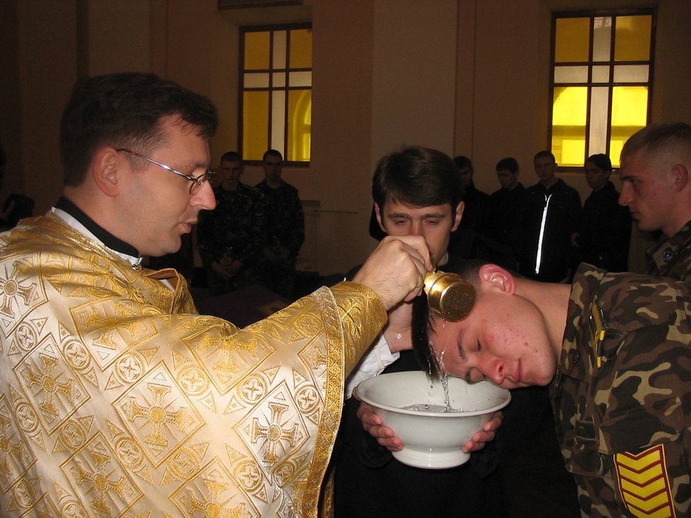 5. Хрещення курсанта. Обряд здійснює майбутній Отець і Глава УГКЦ Блаженніший Святослав (Шевчук)