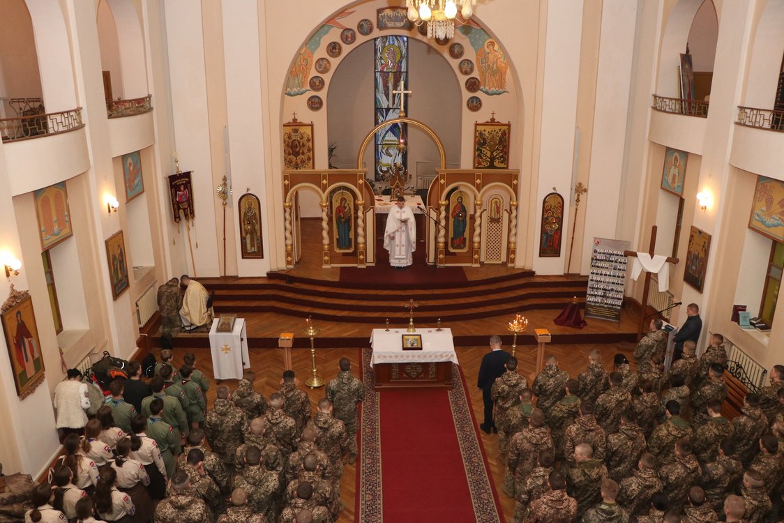 6.1. Курсанти під час Літургії у храмі