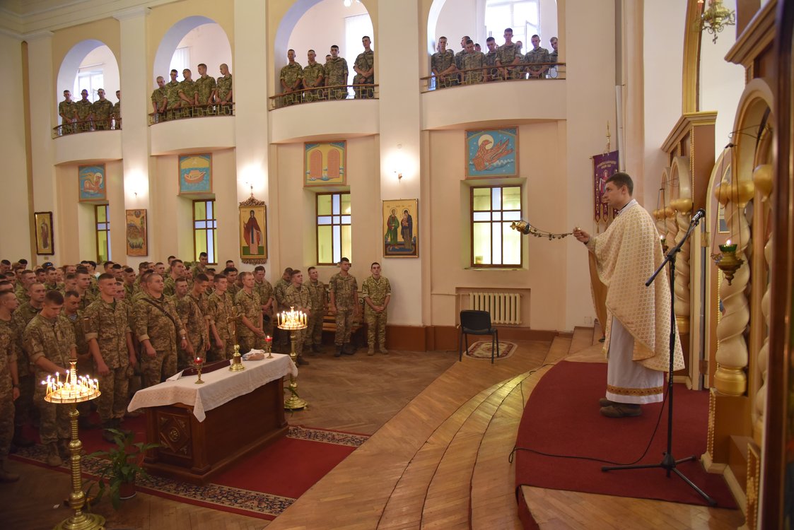 6.2. Настоятель храму та капелан НАСВ отець Андрій Хомишин