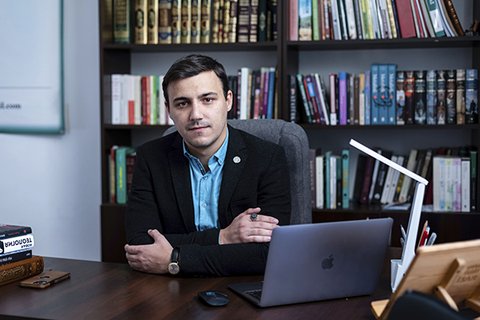 600
