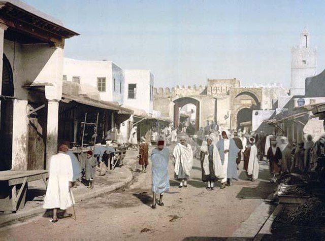 640px-Street_in_Kairouan_-_Tunisia_-_1899