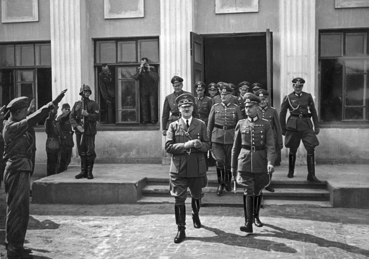 6 August 1941Adolf Hitler leaving the headquarters of army group south in Ukraine_new-new