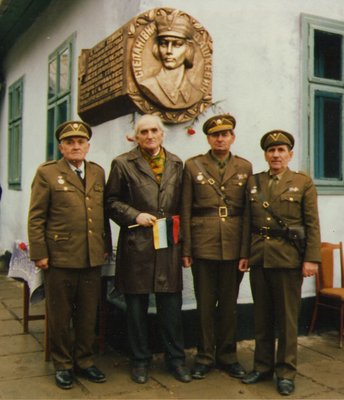 9_На відкриття пам'ятної дошки Олени Степанів у Вишнівчику 1992 копія