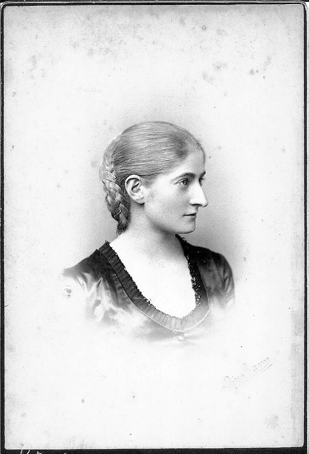Amy Coles 1886.jpg