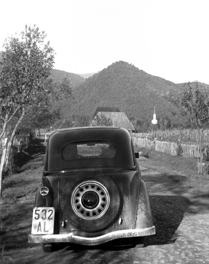 Авто угорських військових у селі на Закарпатті, 1939 р