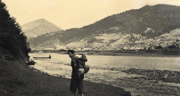 Біля ріки у Воловому (сьогодні Міжгір’я), серпень 1934 року. Фото Зденка Фейфара з особистого архіву Петра Фейфара