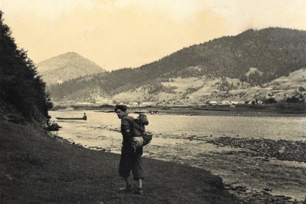 Біля ріки у Воловому (сьогодні Міжгір’я), серпень 1934 року. Фото Зденка Фейфара з особистого архіву Петра Фейфара
