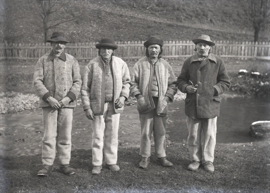 Бойки у селі Гукливий, 1920-ті рр. Václav Sixta, OAE_n10945 Sbírka Národního muzea. Praha, Česká republika