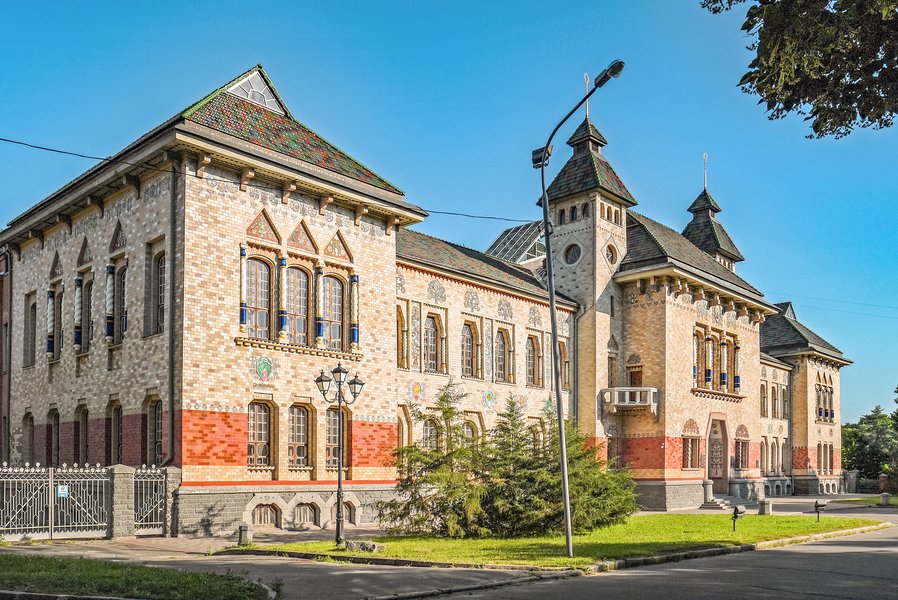Будинок_земства_P1230868_пл._Конституції,_2.jpg