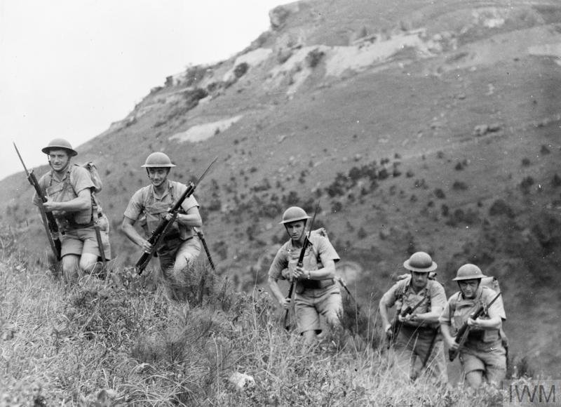Canadian_soldiers_training_in_the_hills_on_Hong_Kong_Island