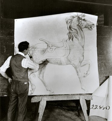 Daniel-Muller-sketching-carousel-horse-early-1900s.jpg
