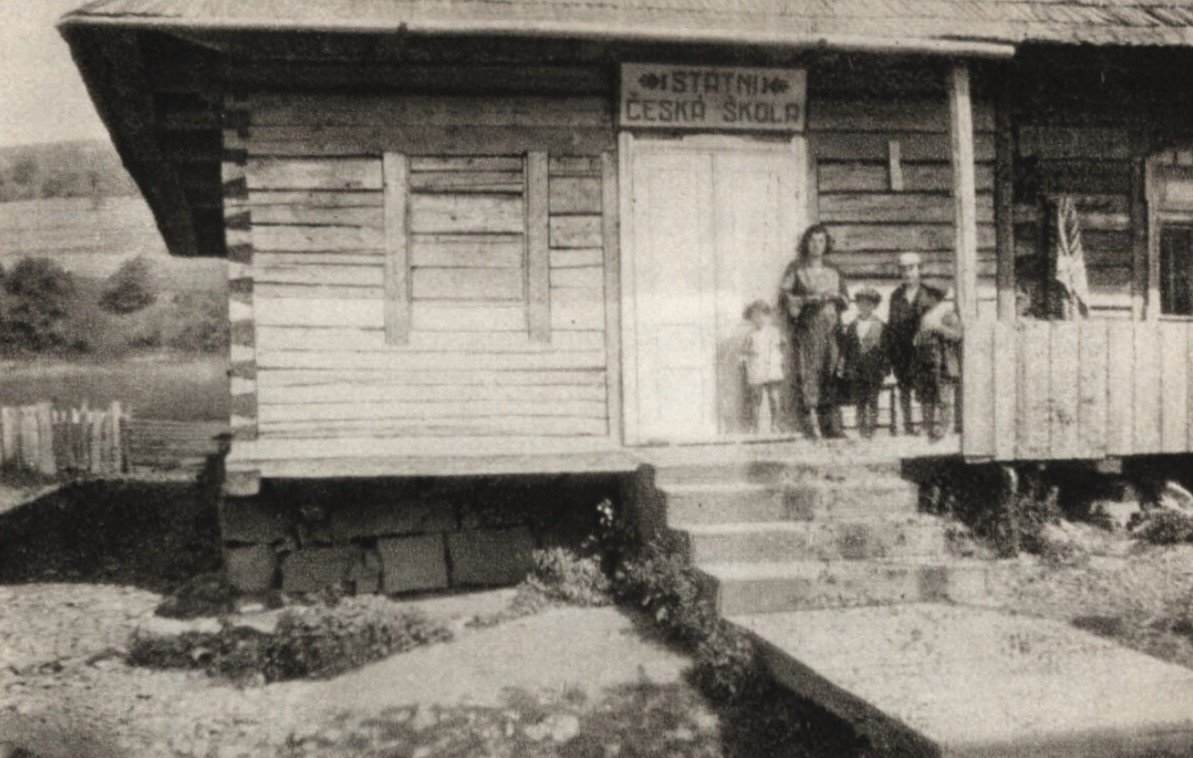 Державна чеська школа у селі Майдан, 1935 рік. Фото Станіслава Костки Неймана