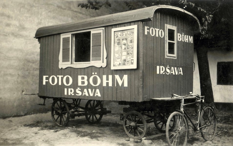 Фотостудія Бьома на дерев’яних колесах, 1920–1930-ті рр., Nándor Böhm. Фото з архіву Володимира Хили