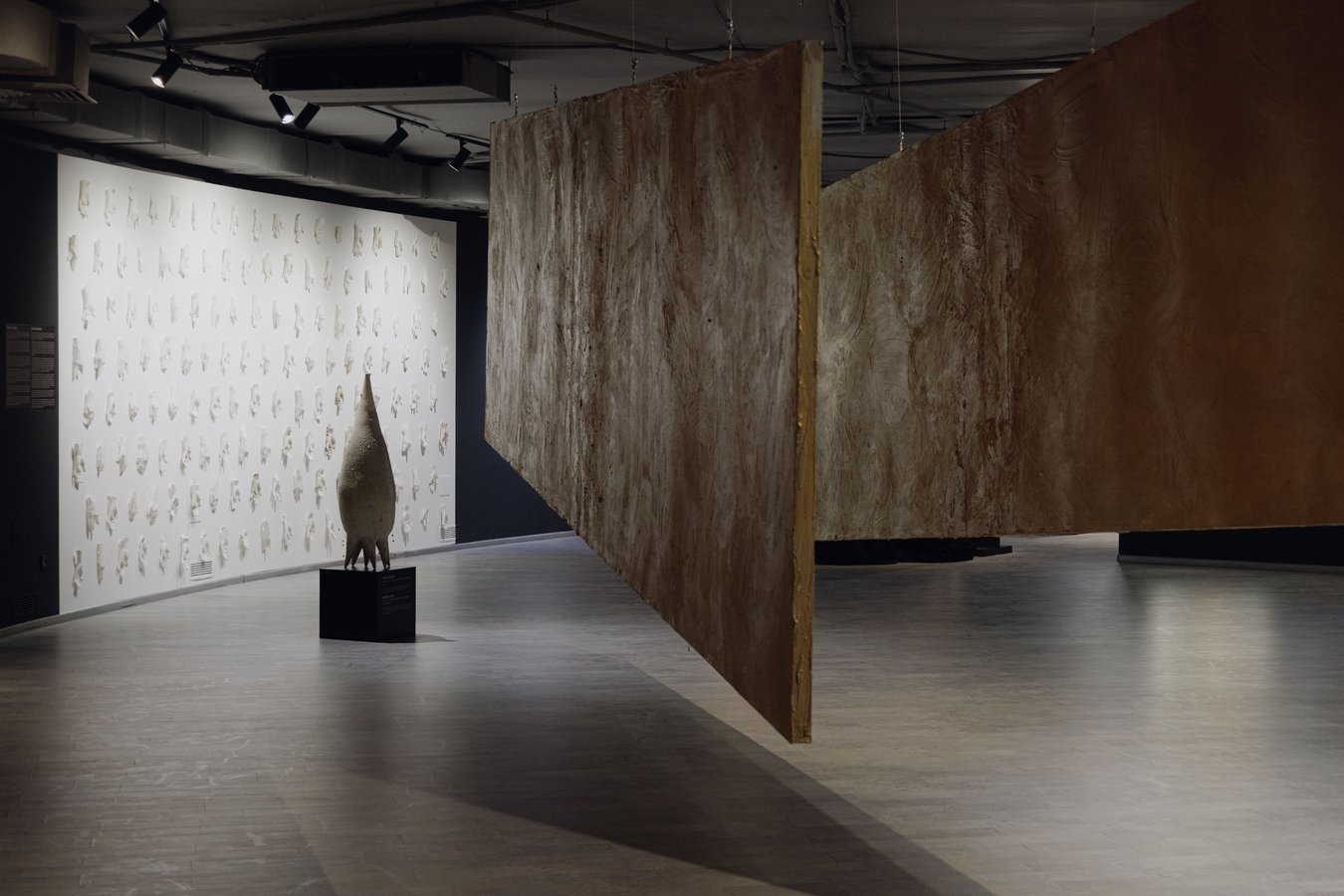 Фрагмент експозиції артпроєкту «Дочекатися Різдва_ Історії незнищенного Свята» (2)