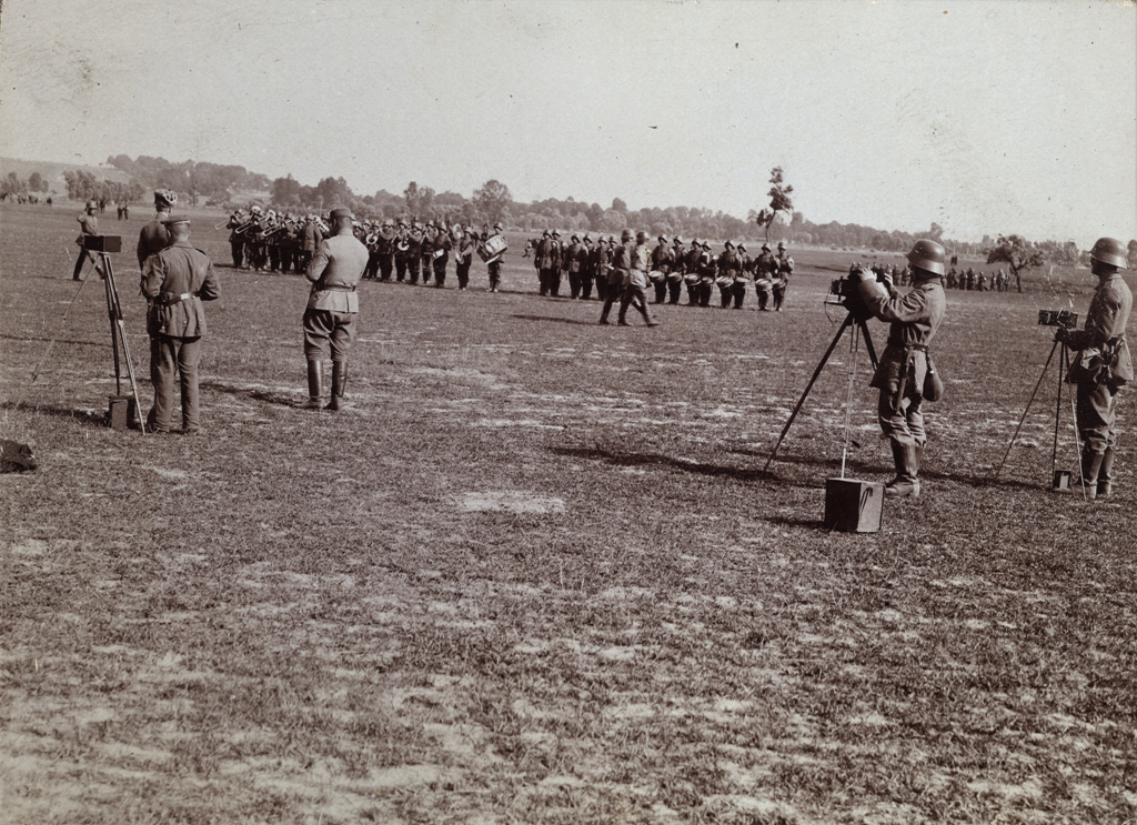 Генерал Бьом-Ермоллі оглядає війська. Галичина, 1917 р. ÖNB Schalek Alice