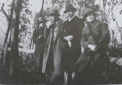 Група бориславських інтеліґентних батярів на Високому замку у Львові, 1935.jpg