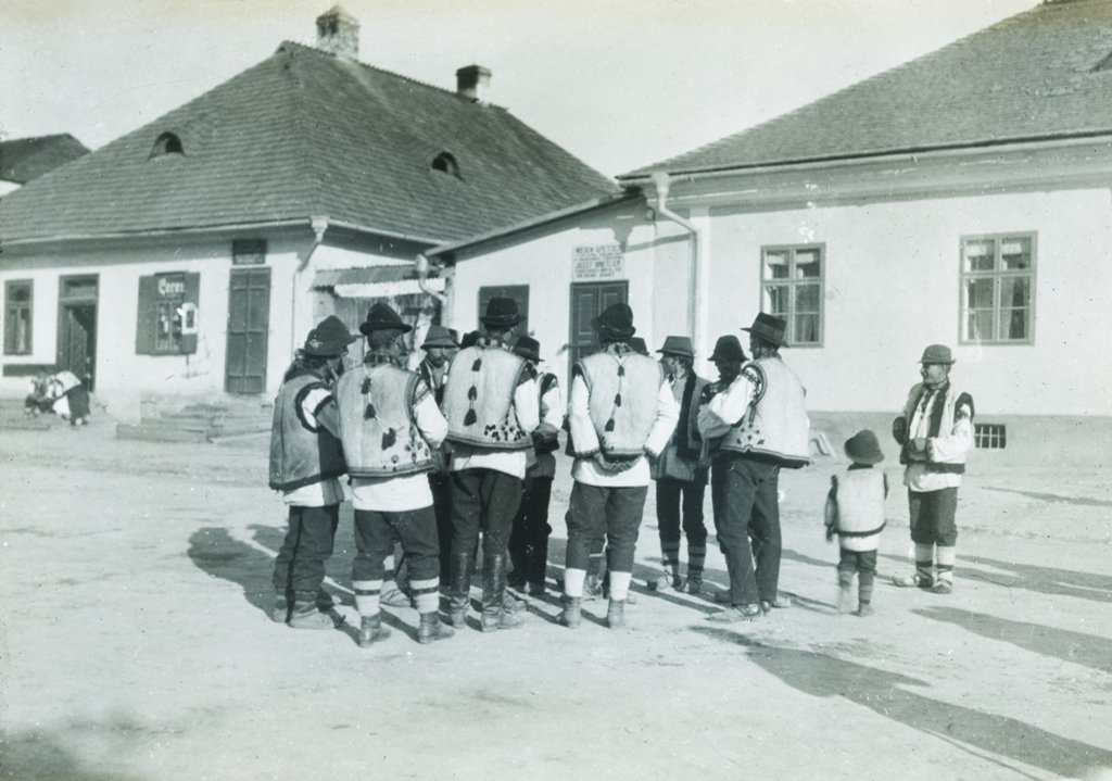 Гуцули у селищі Ясіня, 1919 р