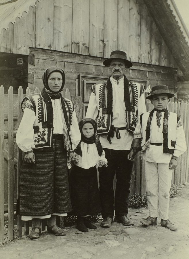 Гуцульська сім’я з Рахова, 1934 рік