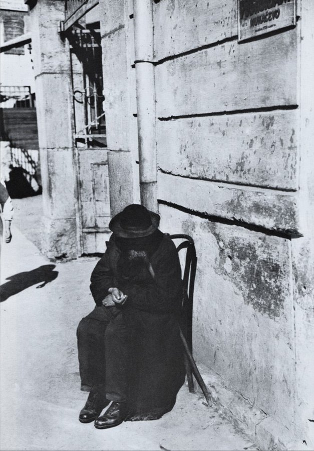 Єврей у Мукачеві, 1930 р. Felix H. Man. Фото з книги Man With Camera (1984 р