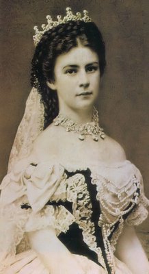 Імператриця Єлизавета Австрійська в коронаційній угорській сукні. Фото 1867 року