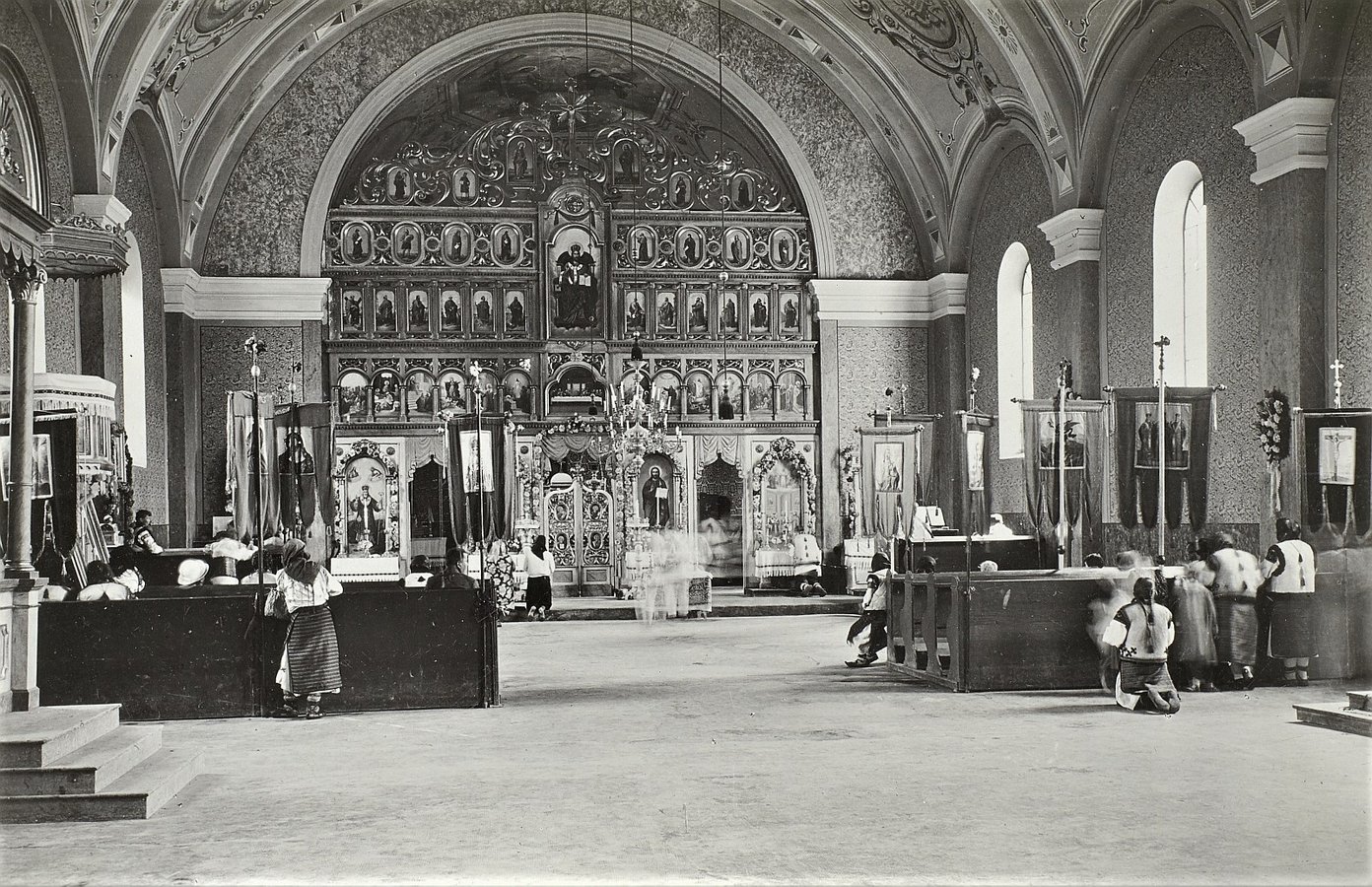 Інтер’єр церкви Покрови Пресвятої Богородиці у селищі Ясіня, 1934 рік. Walter Möbius, df_m_0003368 SLUB Deutsche Fotothek