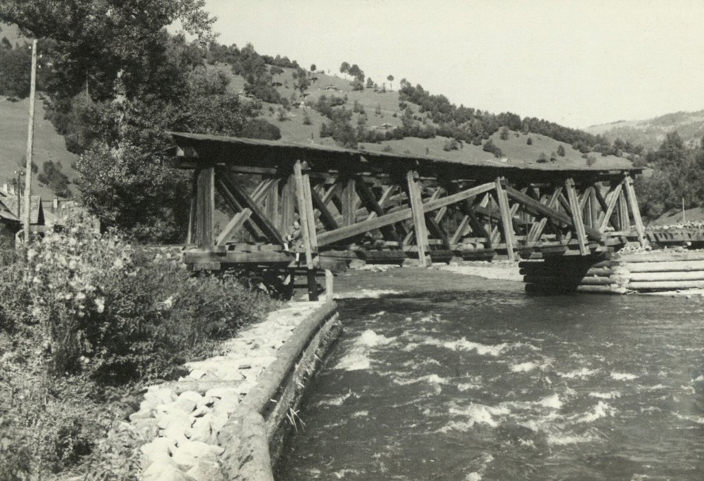 Критий дерев’яний міст на Підкарпатській Русі (Закарпатті), 1920–1930-ті рр. Фото з архіву Михайла Марковича