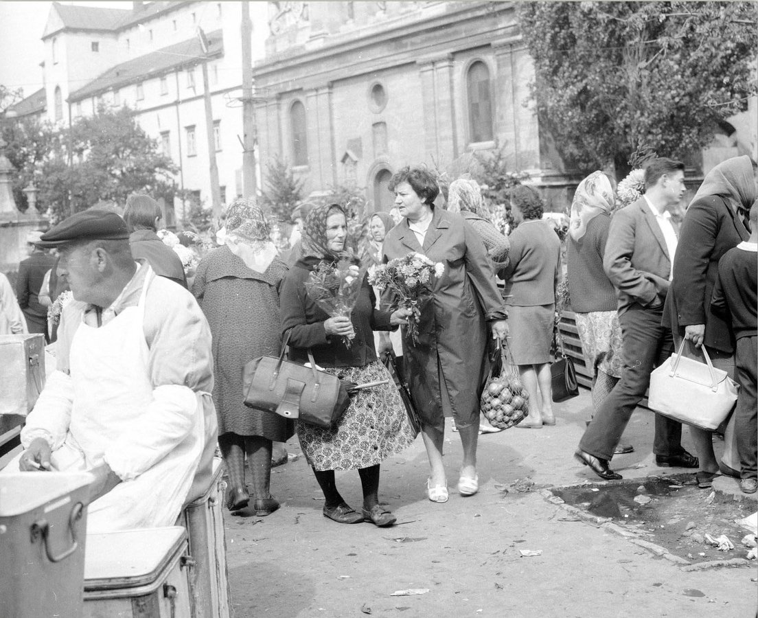 Львів 1969, біля Галицького базару.