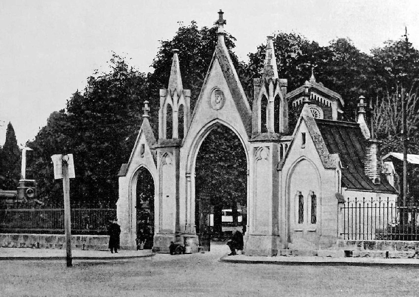 Lwów_-_główna_brama_Cmentarza_Łyczakowskiego_około_1900_r